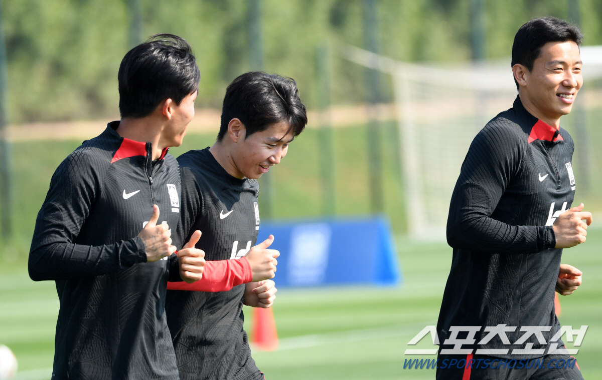 [카타르NOW]'원팀' 정몽규 회장→부상 김진수X황희찬 훈련 등장…'캡틴…