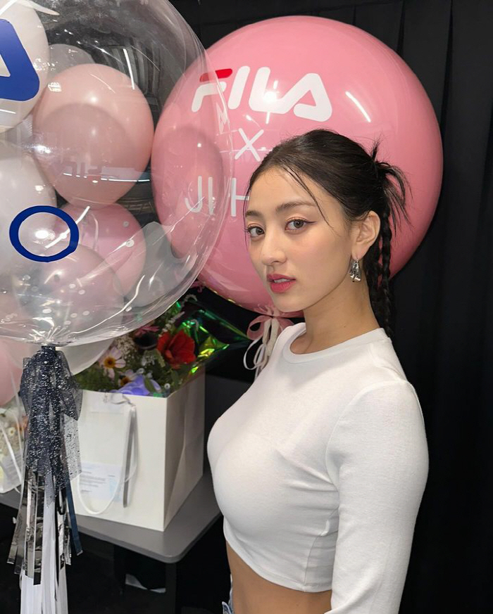 "운동을 얼마나 한거야"..트와이스 지효, 근육질 복근에 '감탄사 절로'