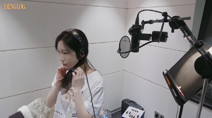 태연, SM 벽에 사인 중 "어디다 해야 관종처럼 보일까?" ('TAEY…