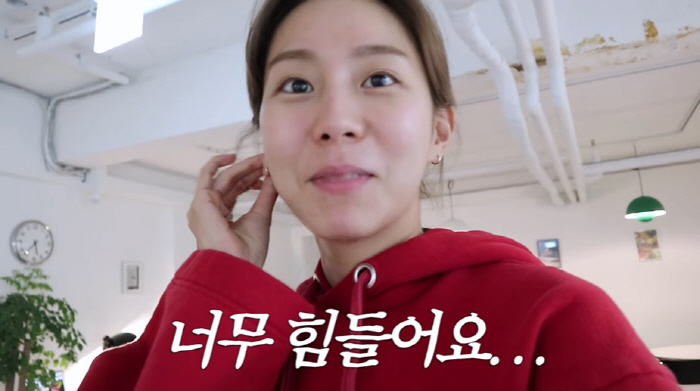 유이, 벌써 2년 차 카페 사장부심 "커피 내 마음대로 마실 수 있어" …