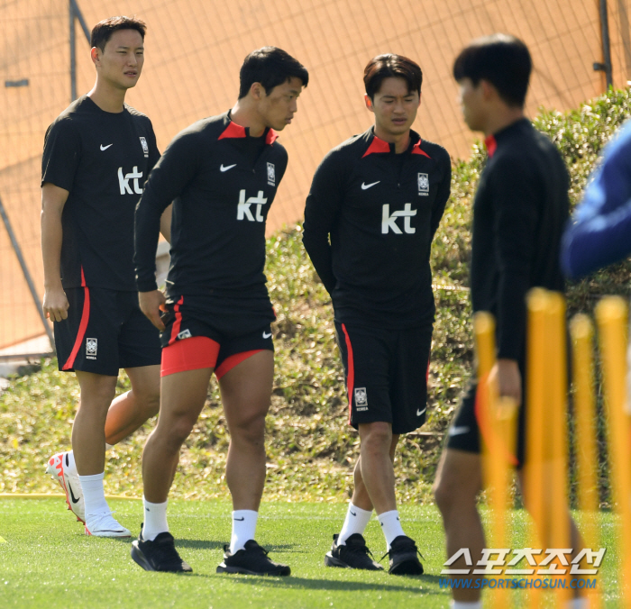 [카타르NOW]'부상→1차전 이탈 가능성' 황희찬, 공식 기자회견 출격 …