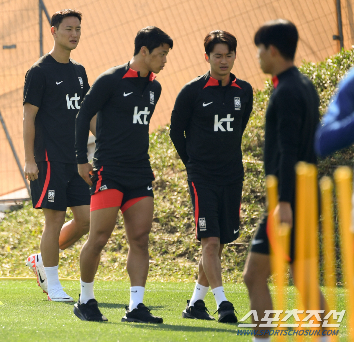 [카타르NOW]'부상→1차전 이탈 가능성' 황희찬, 공식 기자회견 출격 …