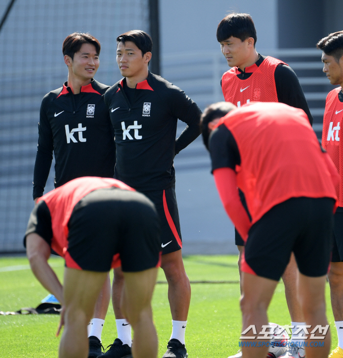 [카타르NOW]'부상→1차전 이탈 가능성' 황희찬, 공식 기자회견 출격 …