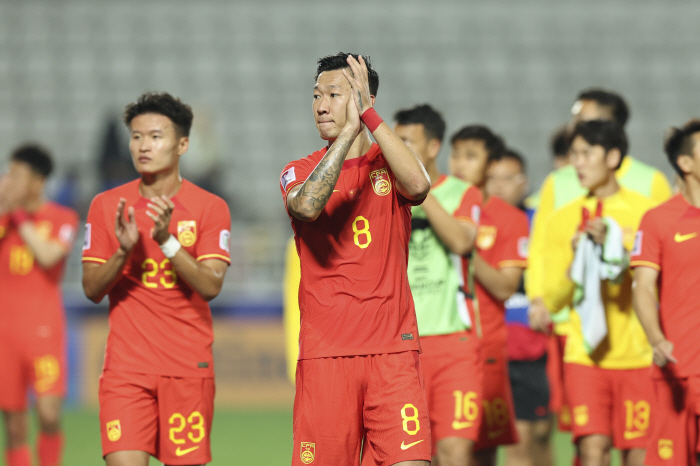 '0-0 졸전이 심판 탓?' 中기자 "11월 한국전 때부터 말했듯이 심판…