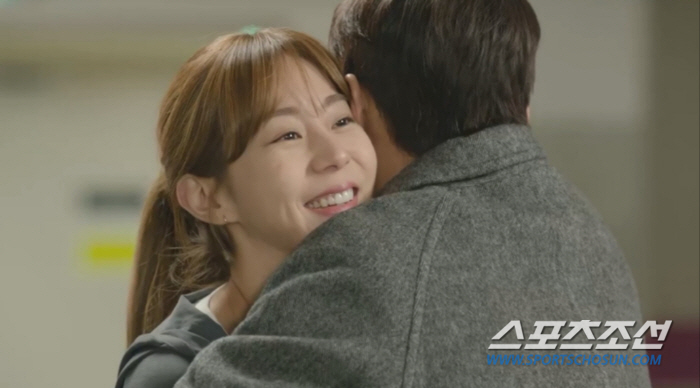 [SC프리뷰]유이♥하준, 주차장 비밀 포옹 발각…유이, 해고 위기?