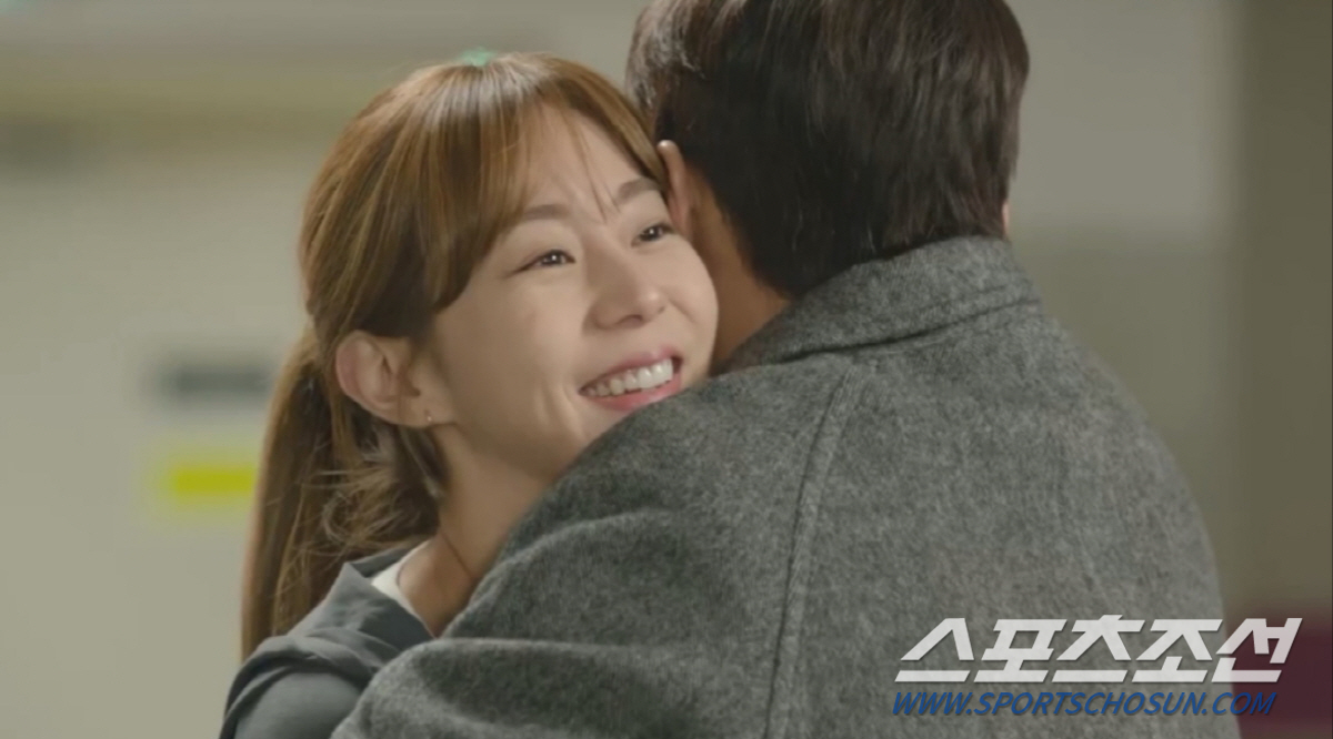 [SC프리뷰]유이♥하준, 주차장 비밀 포옹 발각…유이, 해고 위기?