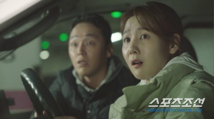[SC프리뷰]유이♥하준, 주차장 비밀 포옹 발각…유이, 해고 위기?