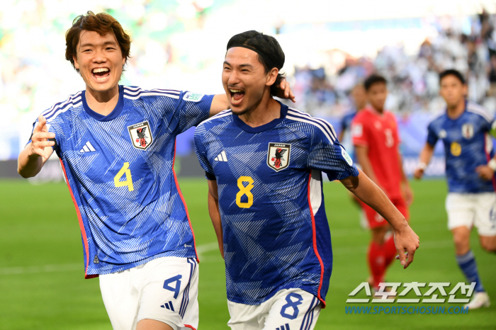[카타르 전반현장]'망신' 세계 17위 日 선제골 넣고 '94위' 베트남…