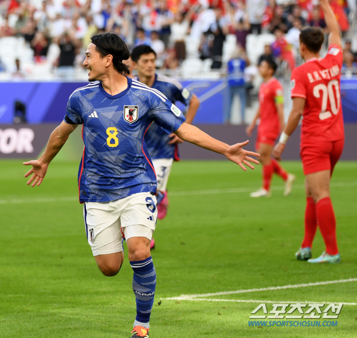 [카타르 전반현장]'망신' 세계 17위 日 선제골 넣고 '94위' 베트남…