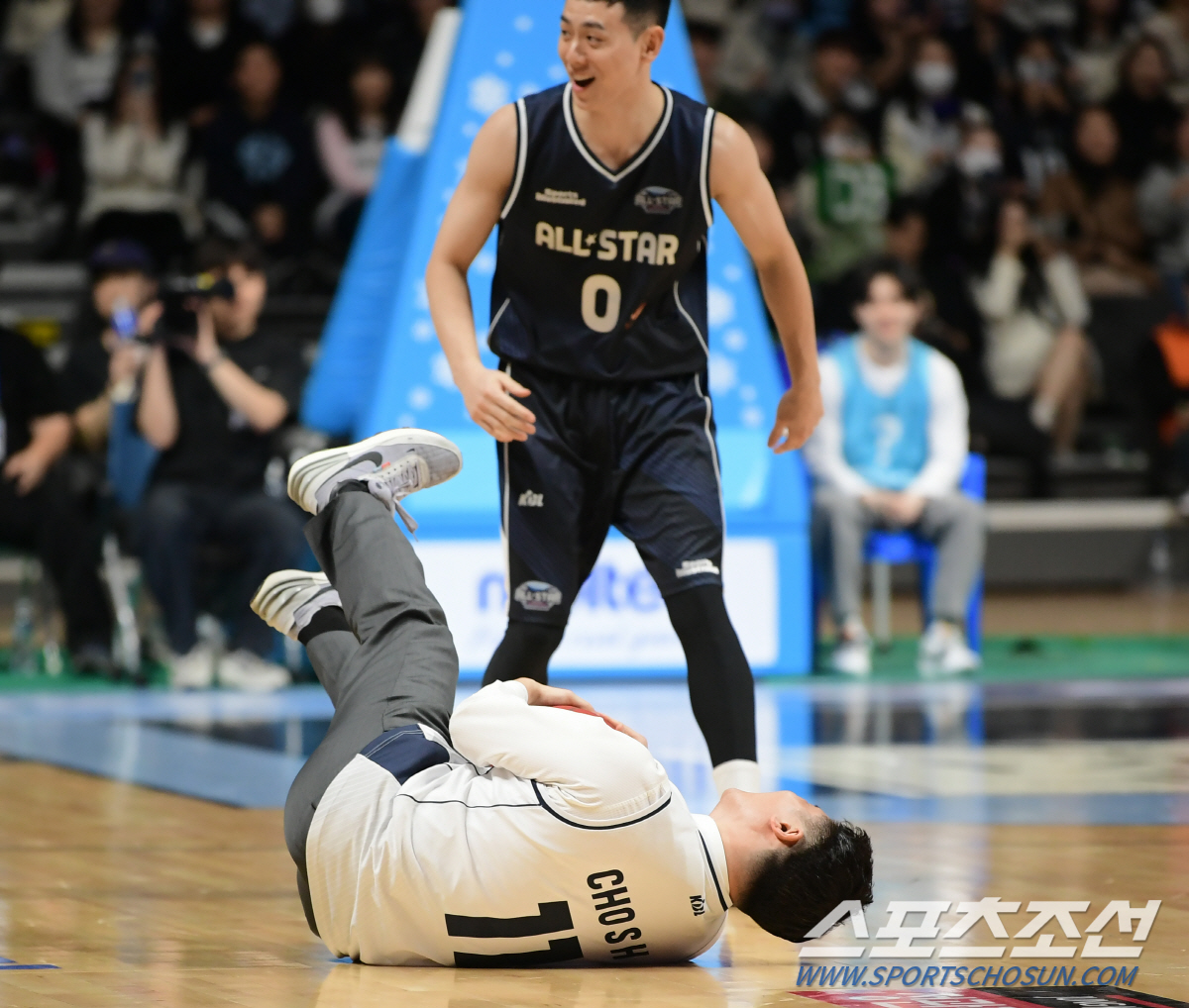 못 말리는 ’32번 김주성’, 귀신같은 수비 본능에 현역들도 감탄 [고양…
