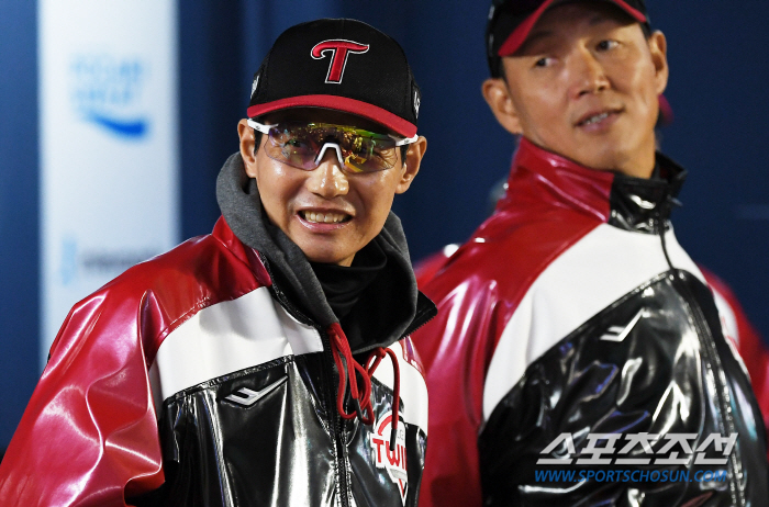 1년 빨라진 1라운드 포수 유망주의 1군 데뷔 프로젝트. 애리조나에서 레…