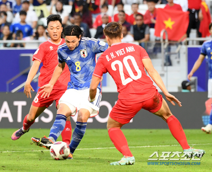 [카타르 ON]"반성해야 한다" 베일 벗은 '우승후보' 日, 94위에 혼…