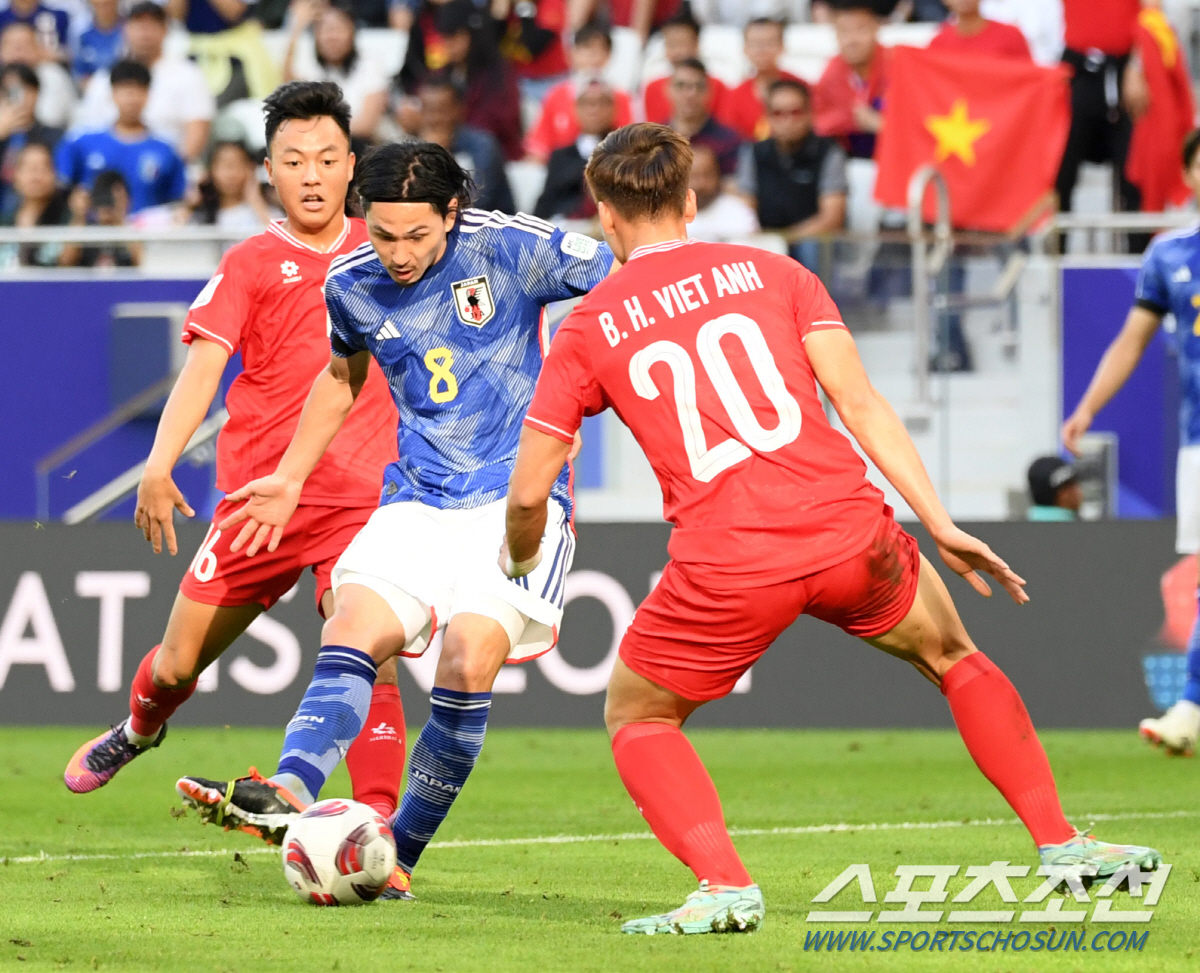 [카타르 ON]"반성해야 한다" 베일 벗은 '우승후보' 日, 94위에 혼…