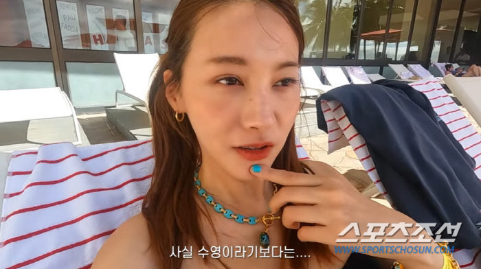 '대머리 독수리 헤어' 유인영, 하와이 스노쿨링 중 '피 철철' 상처…밴…