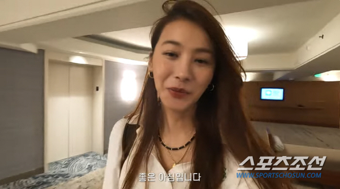 '대머리 독수리 헤어' 유인영, 하와이 스노쿨링 중 '피 철철' 상처…밴…