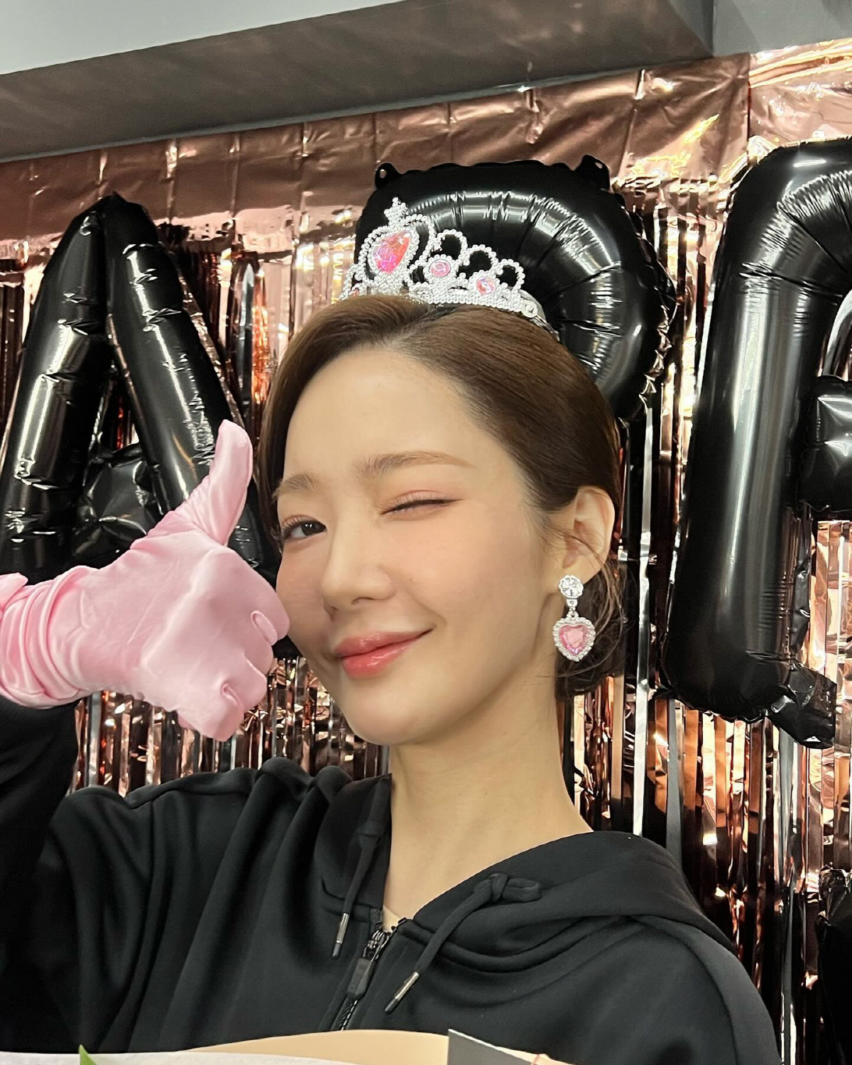 [SC이슈] "지긋지긋?"..박민영, 꽃들고 '전연인' 강종현 2억 5천…
