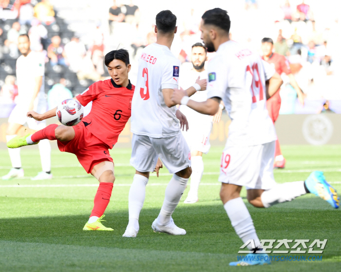 [카타르Live]'황인범 전반 38분 선제골' 한국 1-0 바레인 리드 …