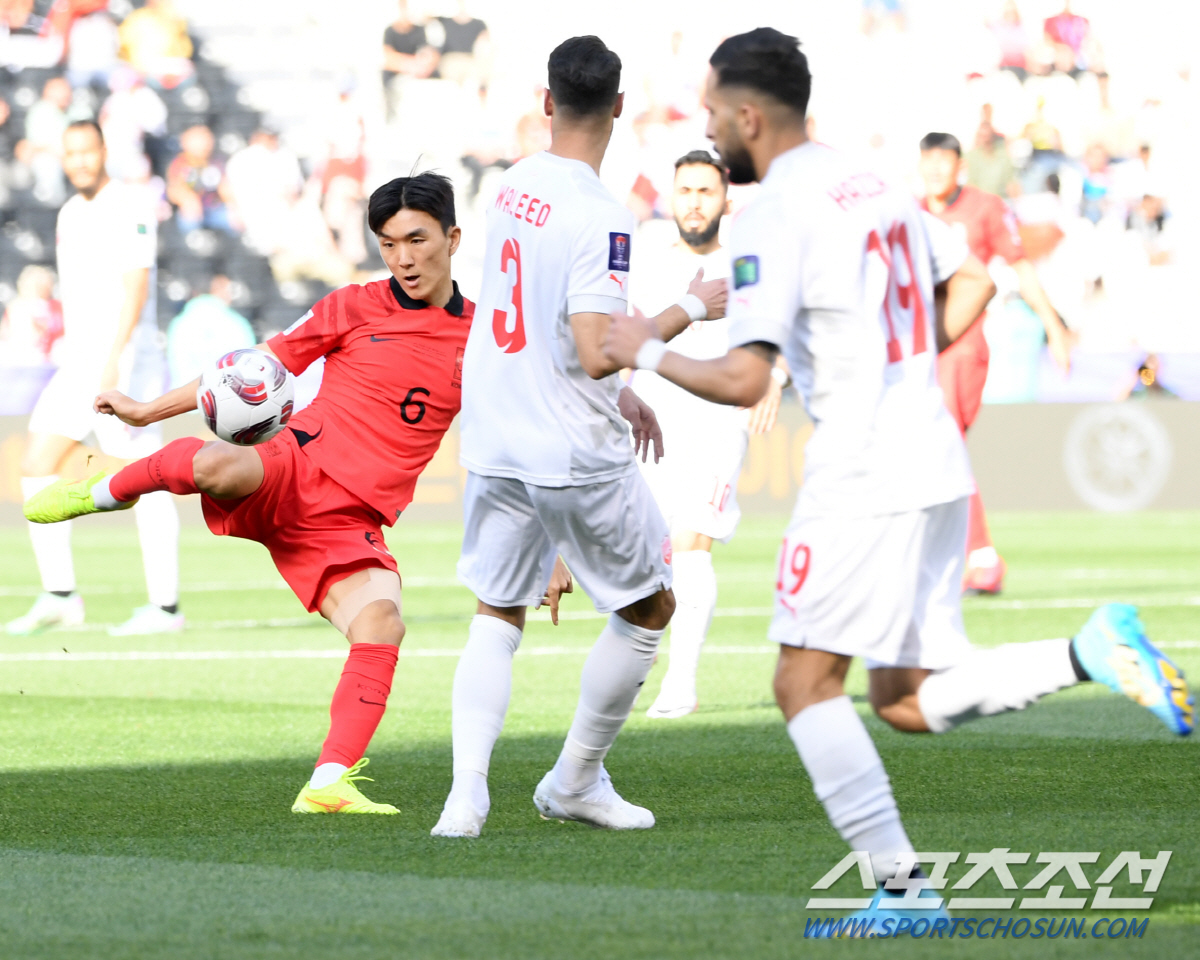 [카타르Live]'황인범 전반 38분 선제골' 한국 1-0 바레인 리드 …