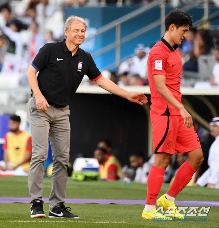 '빠른 교체, 설영우 왼쪽, 손톱까지' 조용하던 클린스만, 본고사 시작되…