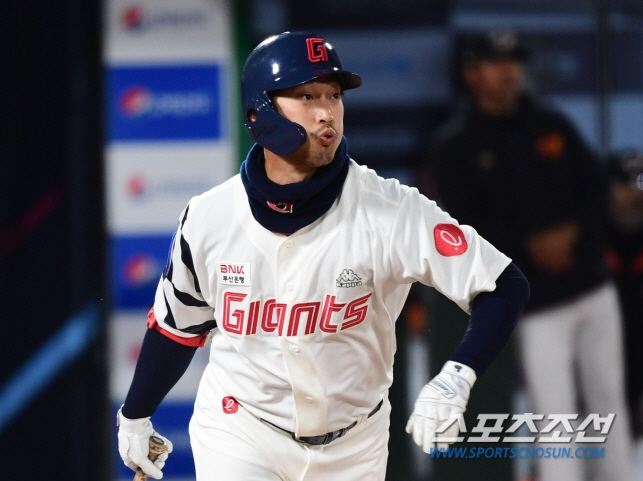 "학주야, 야구 그만두자" 할머니의 눈물→한국행 6년만의 반성…새출발 다…