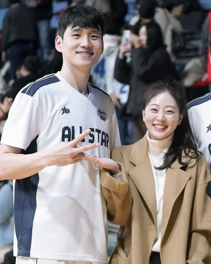 "프로데뷔 3000일 축하" 전 피겨선수 곽민정, 남편 향한 애정 과시