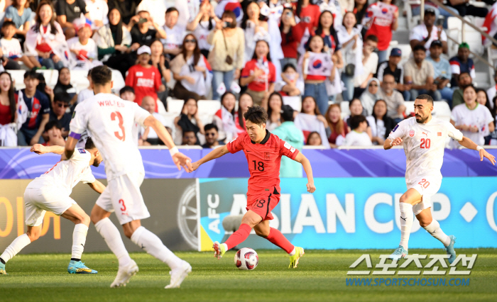 '손흥민도 못한 일' 한국인 亞컵 1차전 멀티골은 단 3명…이강인, 몸상…