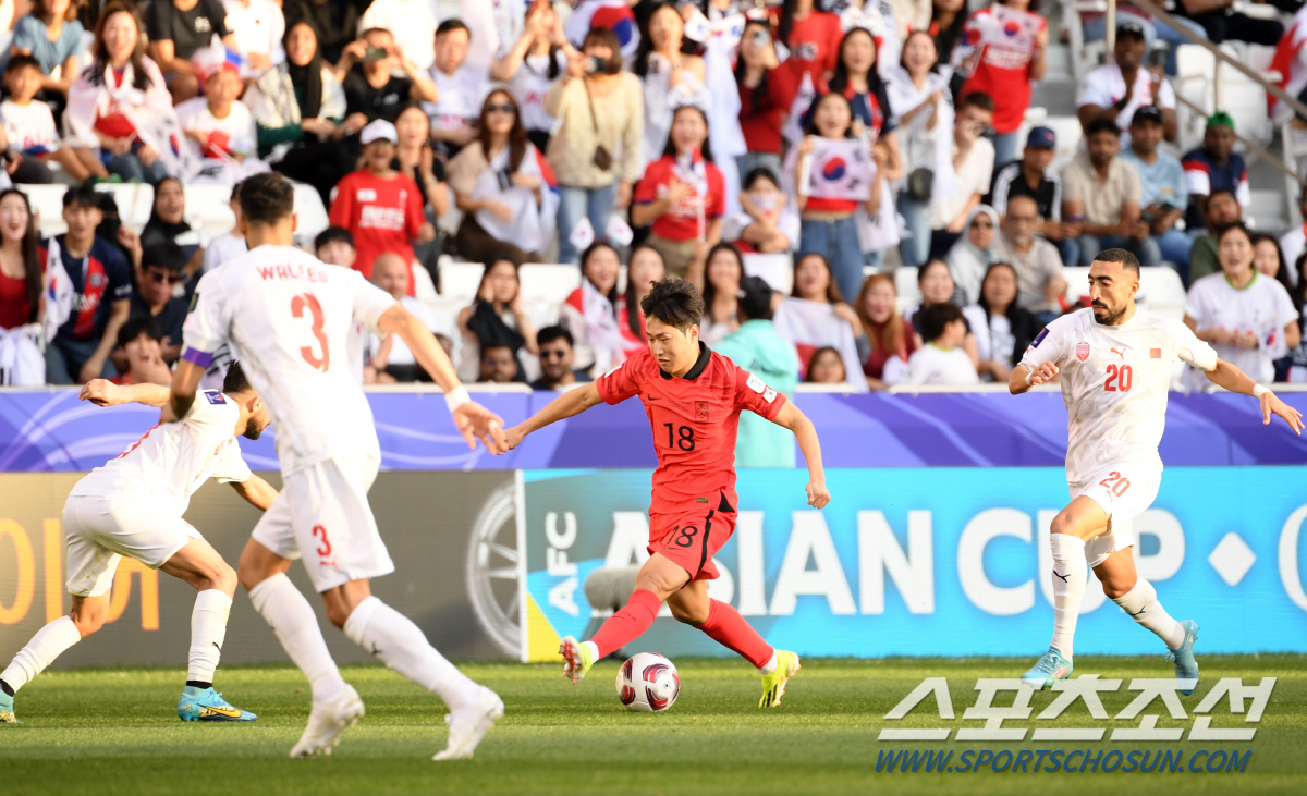 '손흥민도 못한 일' 한국인 亞컵 1차전 멀티골은 단 3명…이강인, 몸상…