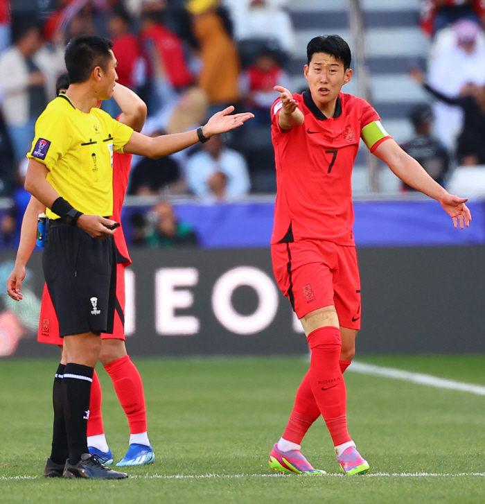 "중국-레바논전 한국 심판이 맡던데.." 마닝의 '한국축구 모욕'에 보복…