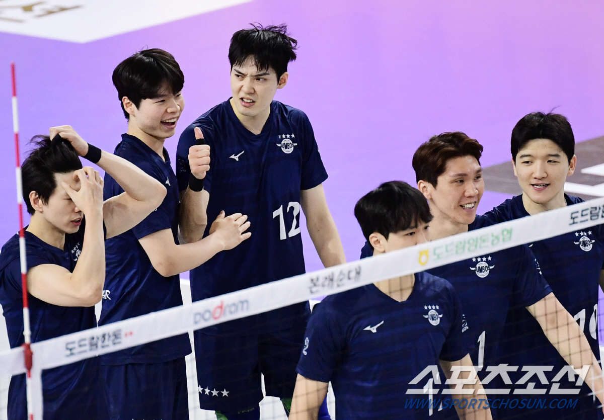 '1위 승점 지웠다!' 대한항공, 셧아웃 승리 '2연승'…'3위 진짜 빨…