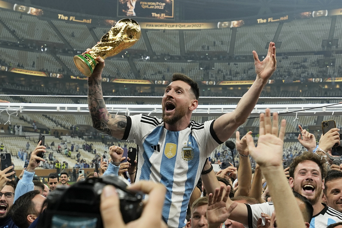 "월드컵 우승 언제까지 우려먹나" 축구팬 88%, 올해 FIFA 올해의 …