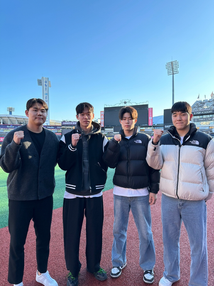 'KT 우승 열쇠' 팔꿈치 수술 받은 에이스, 왜 필리핀행 비행기를 탔을…