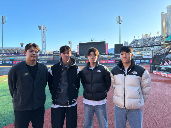 'KT 우승 열쇠' 팔꿈치 수술 받은 에이스, 왜 필리핀행 비행기를 탔을…