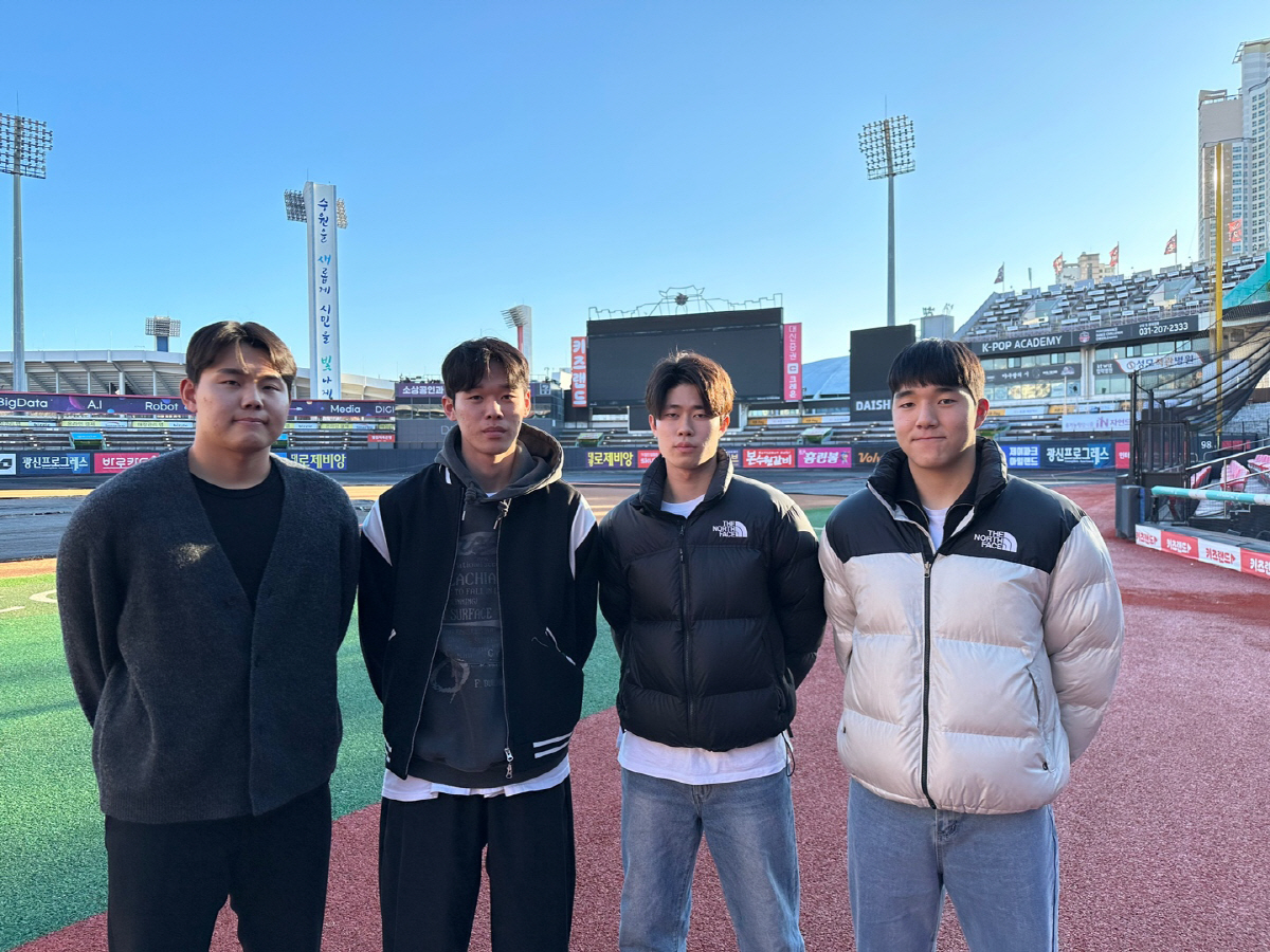 'KT 우승 열쇠' 팔꿈치 수술 받은 에이스, 왜 필리핀행 비행기를 탔을…