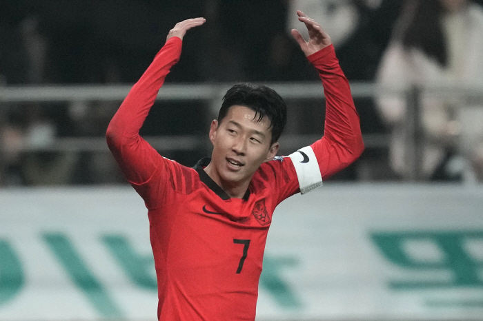 '구보-미토마 다 비켜!' 호날두까지 넘은 손흥민, 7년 연속 아시아 발…