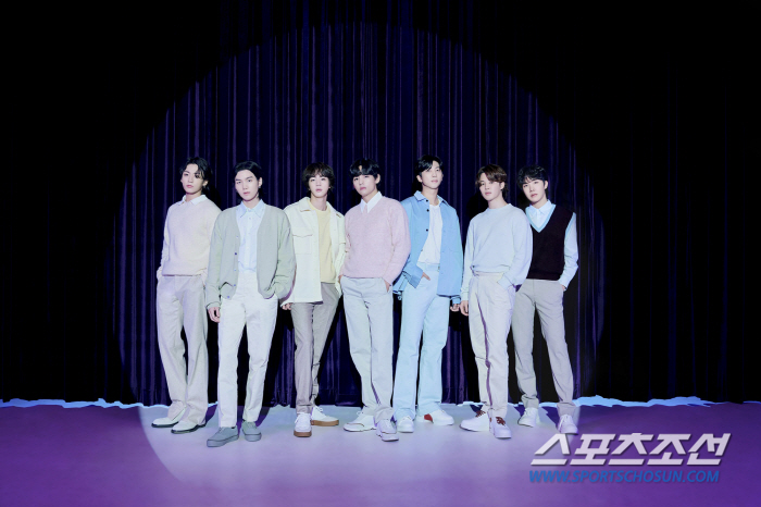 "단결!" 방탄소년단 지민·정국, 신교대 수료→맏형 진과 5사단 재회