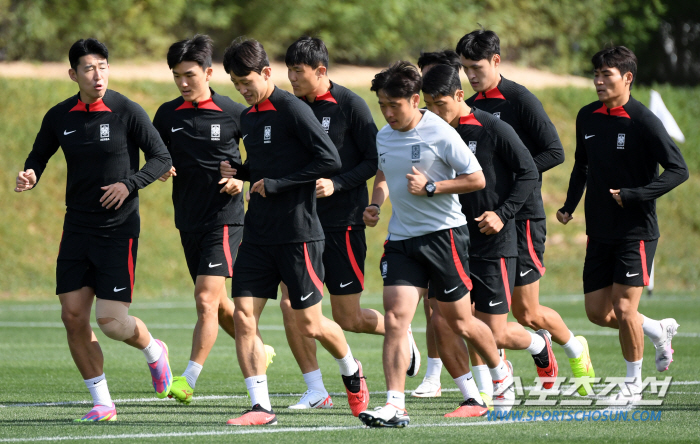 [카타르 NOW]'캡틴' 손흥민 무릎 테이핑→황희찬 첫 축구화 착용, 다…