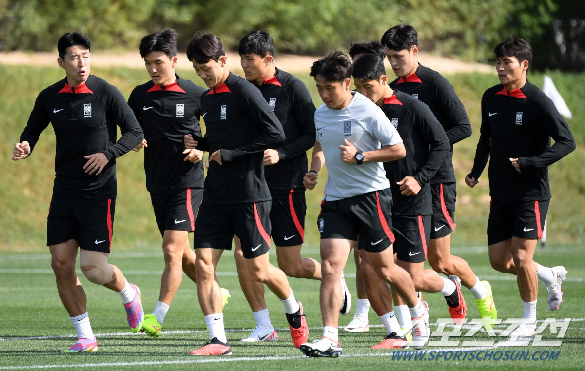 [카타르 NOW]'캡틴' 손흥민 무릎 테이핑→황희찬 첫 축구화 착용, 다…