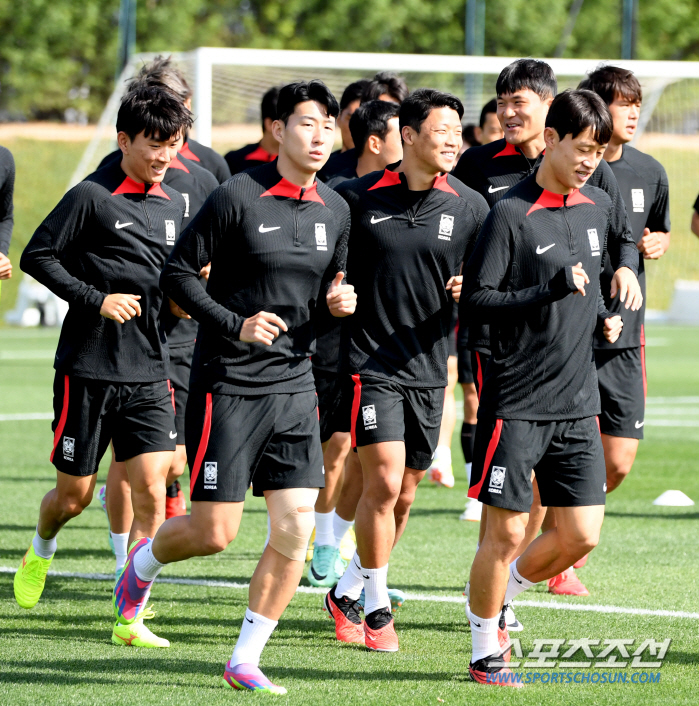 [카타르 NOW]'캡틴' 손흥민 무릎 테이핑→황희찬 첫 축구화 착용, 다…
