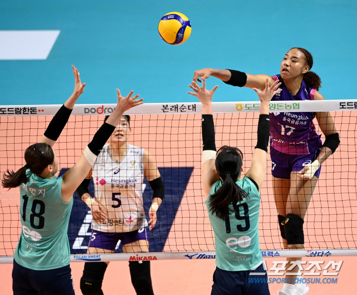실바 37점-강소휘 21점 폭발 GS칼텍스, 김연경 23점 흥국생명에 3…