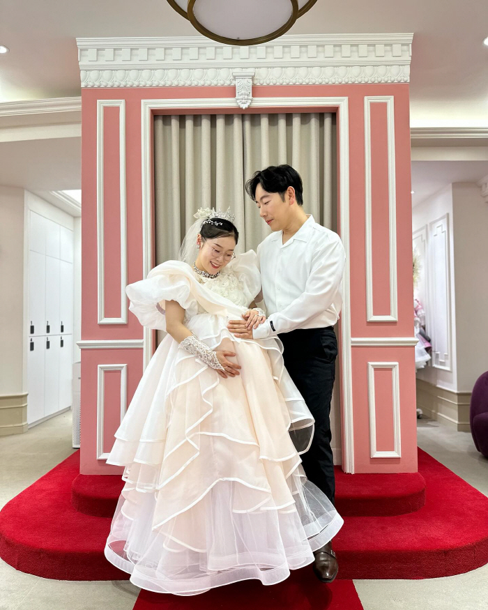 '둘째 임신' 박슬기, 놀이공원서 찍은 만삭 사진 "웨딩 사진이 여기서 …