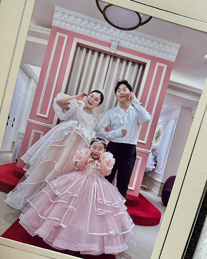 '둘째 임신' 박슬기, 놀이공원서 찍은 만삭 사진 "웨딩 사진이 여기서 …