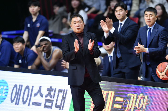 [현장인터뷰]전창진 감독 "어수선한 경기, 최선을 다해준 선수들 감사"