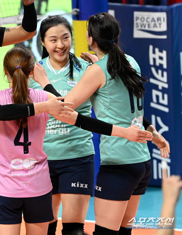 "졌잘싸는 필요없다"고 강조하더니 '흥국 대어' 낚았다. 여유찾은 감독의…