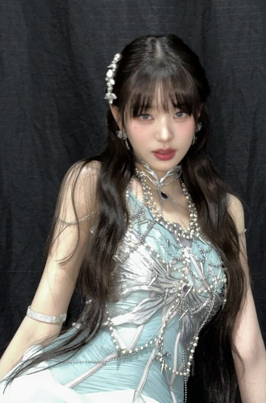 아이브 장원영, 탈덕수용소 1억 금용치료 후 첫 근황…경이로운 인어공주 …