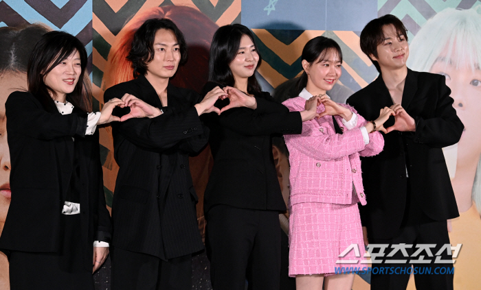 [SC현장] '빨간 머리+덧니' 파격 비주얼에도…이유영, 이토록 사랑스러…