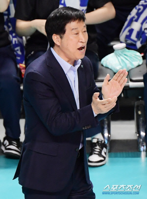 '봄배구' 운명 가를 4위 싸움...김호철-고희진 이구동성 