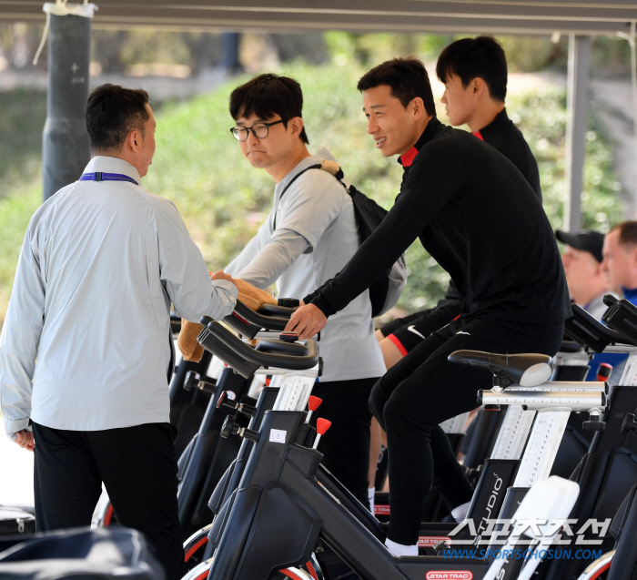 [카타르NOW]'부상' 김진수 드디어 축구화 착용, 김태환→양현준 컨디셔…