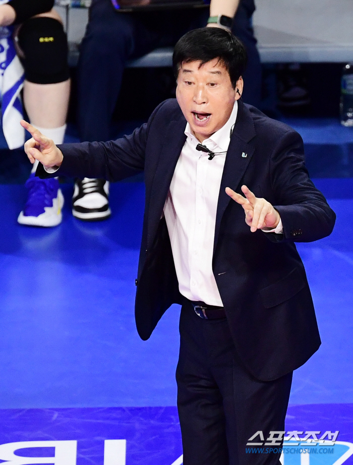 '메가 24득점 폭격' 정관장, 기업은행 4연패 빠뜨리며 4위 점프 [화…