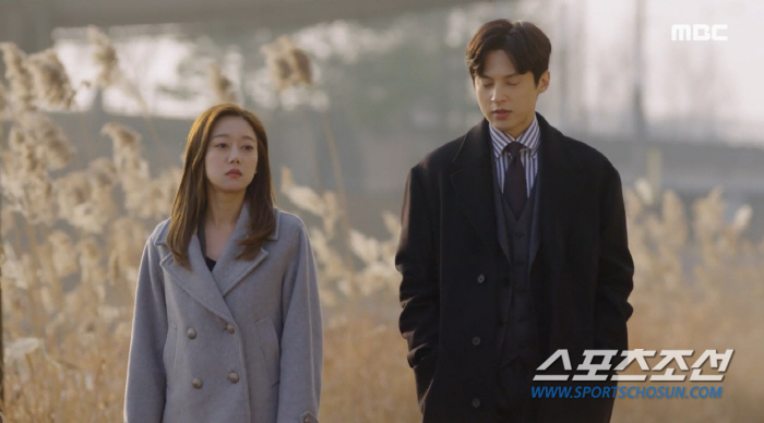 "나도 불륜 피해자". '세번째 결혼' 윤선우, 오승아에 사랑 고백…칼자…