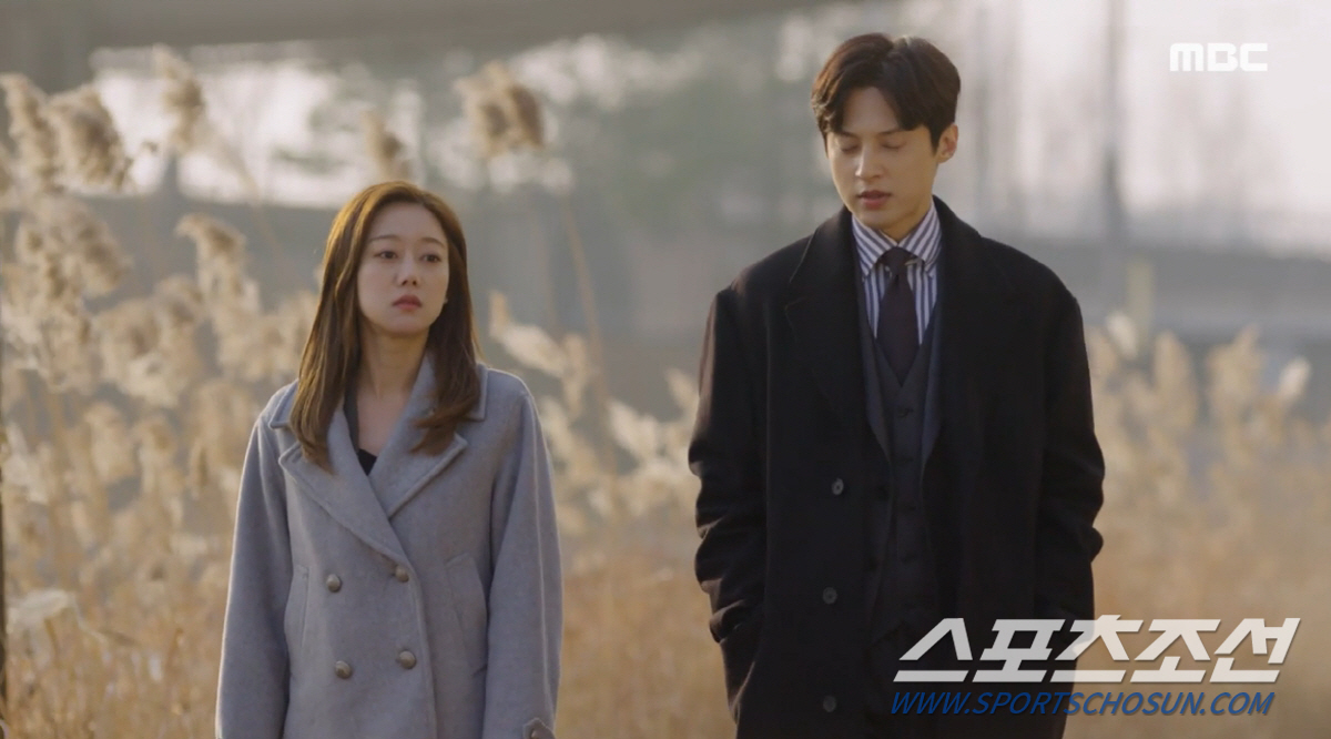 "나도 불륜 피해자". '세번째 결혼' 윤선우, 오승아에 사랑 고백…칼자…